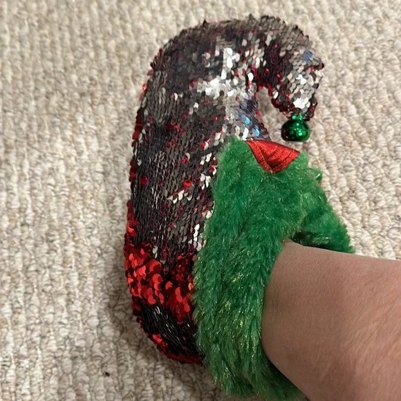 Jingly size large extra large, 9 to 11 elf sequin slippers, red silver green - Picture 6 of 8
